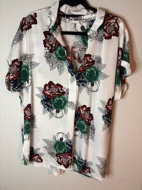 DR2 White Floral Short-Sleeve V-Neck Blouse with Green & Red Blooms